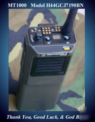 Motorola uhf MT1000 radio w/ top window 99 ch.'s nice 