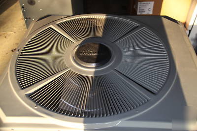 Trane XE1200 air conditioner/ goodman gas furnace 5 ton