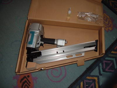 New makita AN922 pneumatic framing nailer in the box