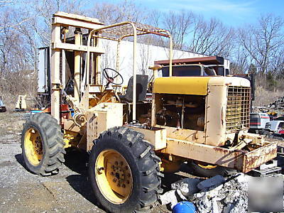 Pettibone rough terrain lift 4000 lb good run condition