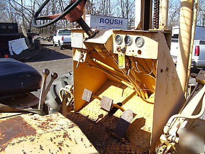 Pettibone rough terrain lift 4000 lb good run condition