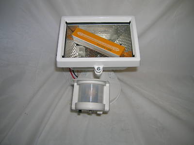 150 watt quartz motion sensor light white
