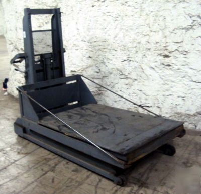 Big joe model # 10565 pallet lift 1,200LB. capacity