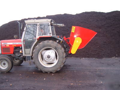 Self loading dung spreader muck spreader