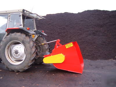 Self loading dung spreader muck spreader