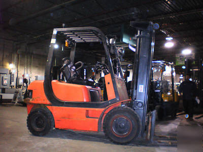 Clark forklift 5000LB capacity * loaded * runs great 