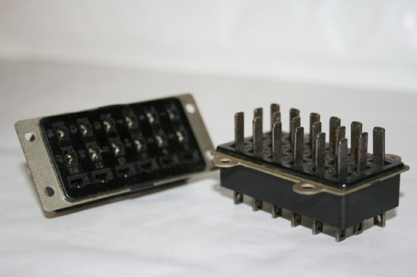 18 way jones plessey male & female connectors FD2E1P