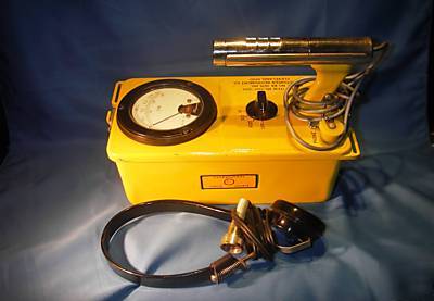 Geiger counter / radiation survey meter v-700 6B/6A +