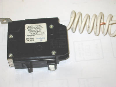 QBGF1020 westinghouse 20A 1P gfci breaker chipped qbgf