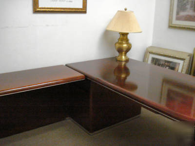 *executive u-shape desk w/ 2DR later file & 2BOOKCASES*