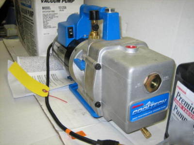 New robinair cooltech vacuum pump model 15120A * in box*