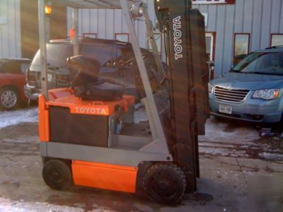 Toyota electric 3000 lb forklift fork lift lifttruck