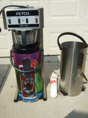 Fetco tbs-21A 3 gallon automatic iced tea brewer w/ urn