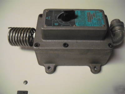 White roger hazardous location thermostat 2A20-2