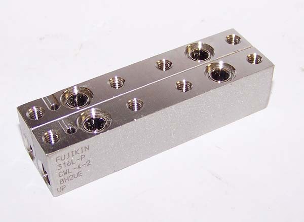 2 fujikin stainless c-seal fittings cwlv-4-2-14L-64X9MM