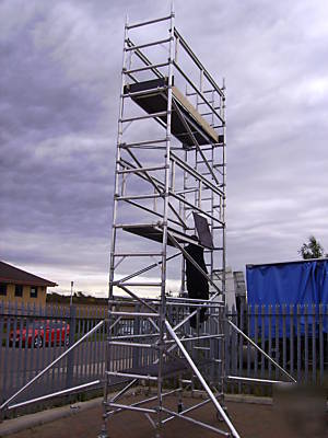 Aluminium scaffold/access tower-manufactured in the uk