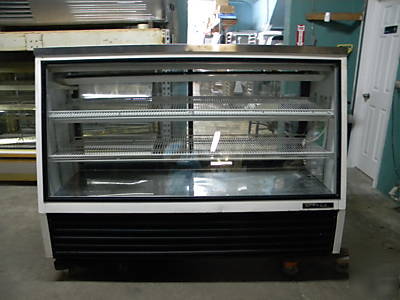 True 6FT deli case in great condition 