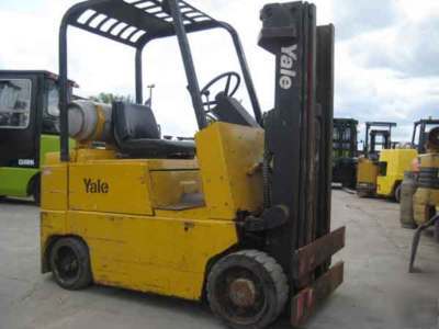 Hyster or clark or komatsu or white or yale fork lift