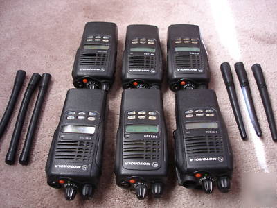 (6) motorola HT1250 uhf AAH25SDF9AA5AN ht radio 128 ch