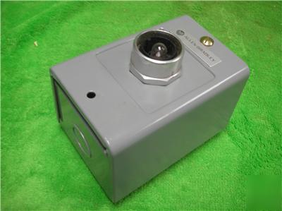 Allen-bradley 800H-1HZ enclosure & pushbutton 800T-PB16