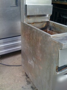 Deep fryer with 35 pound capacity by annets