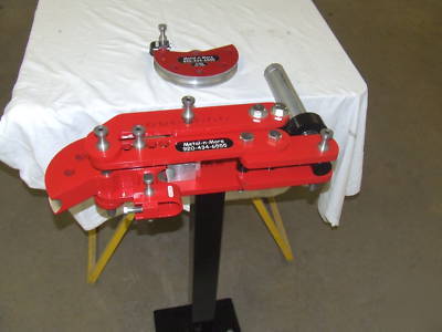 Tubing bender / tubing dies
