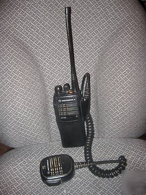Motorola HT750 uhf handheld radio 16 channel commercial