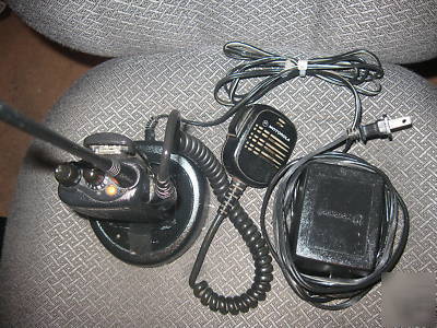 Motorola HT750 uhf handheld radio 16 channel commercial