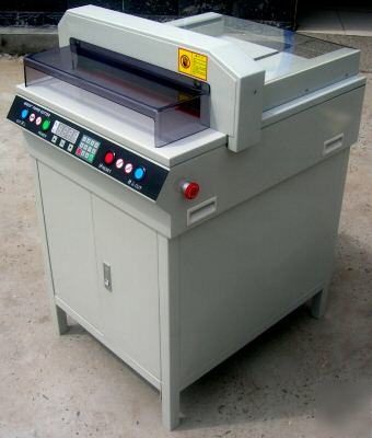 Programmable, automatic paper cutter 17.7 