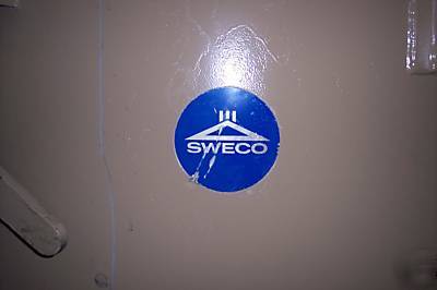 Sweco fmd-24LR cubic foot vibratory mill.