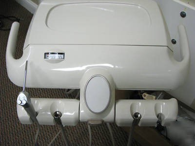 Midmark procenter wall mounted dental delivery unit
