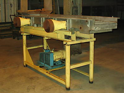 Triangle hydraulic vibrating conveyor