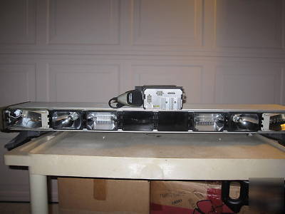 Whelen 9M EDGE9000 lightbar with control strobe led