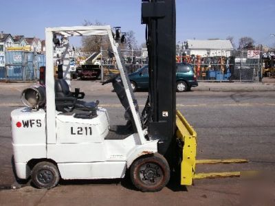 2003 hyster forklift 3 stage mast- 1ST $3800 takes it