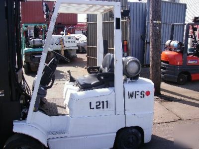 2003 hyster forklift 3 stage mast- 1ST $3800 takes it