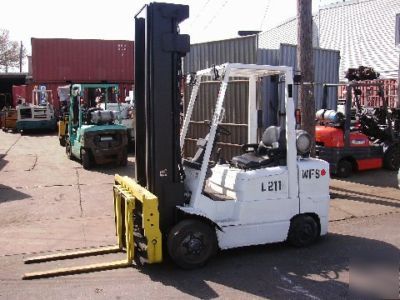 2003 hyster forklift 3 stage mast- 1ST $3800 takes it