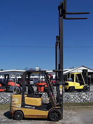 Caterpillar 6000 lb cushion tire forklift 2002