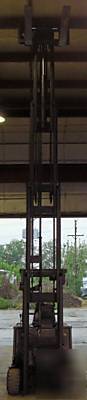 Caterpillar 5,000# quad mast (240