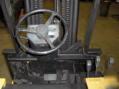 Caterpillar 5,000# quad mast (240