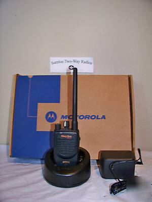 Magone motorola BPR40 vhf 5 watt two way radio 8CH 