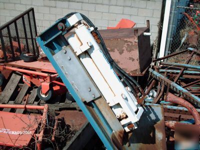 Caretree 36 inch hydraulic tree spade w/stabilizers