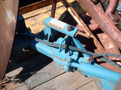 Caretree 36 inch hydraulic tree spade w/stabilizers