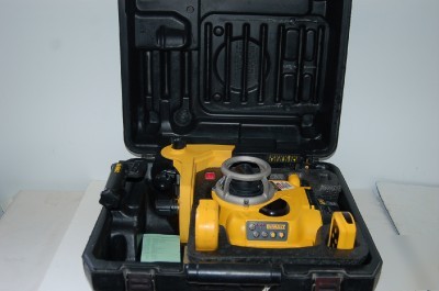 Dewalt DW077 rotary laser level with case