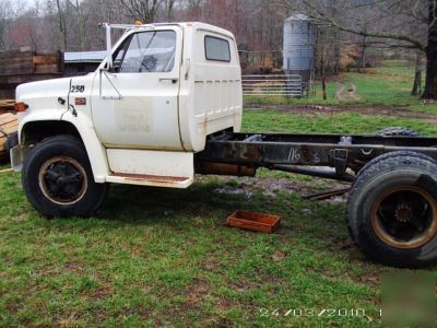 81 gm 2 ton truck w detroit diesel 8.2.