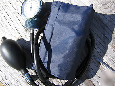 Sphygmomanometer certified to 300 mmhg clip and bag