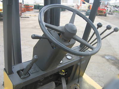 Yale 3000# forklift pneumatic tire lp powered hd