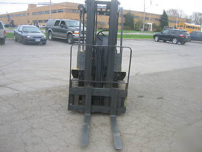 Yale 3000# forklift pneumatic tire lp powered hd