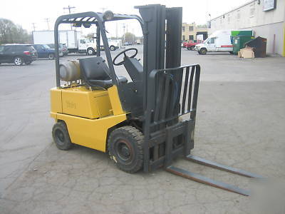 Yale 3000# forklift pneumatic tire lp powered hd