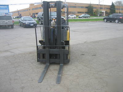 Yale 3000# forklift pneumatic tire lp powered hd