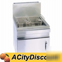 New cecilware counter top 13LB gas fryer w/ 2 baskets